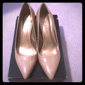 Patent leather heels - NUDE